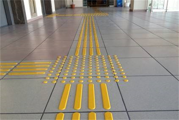 1645091832329685.jpg 盲道