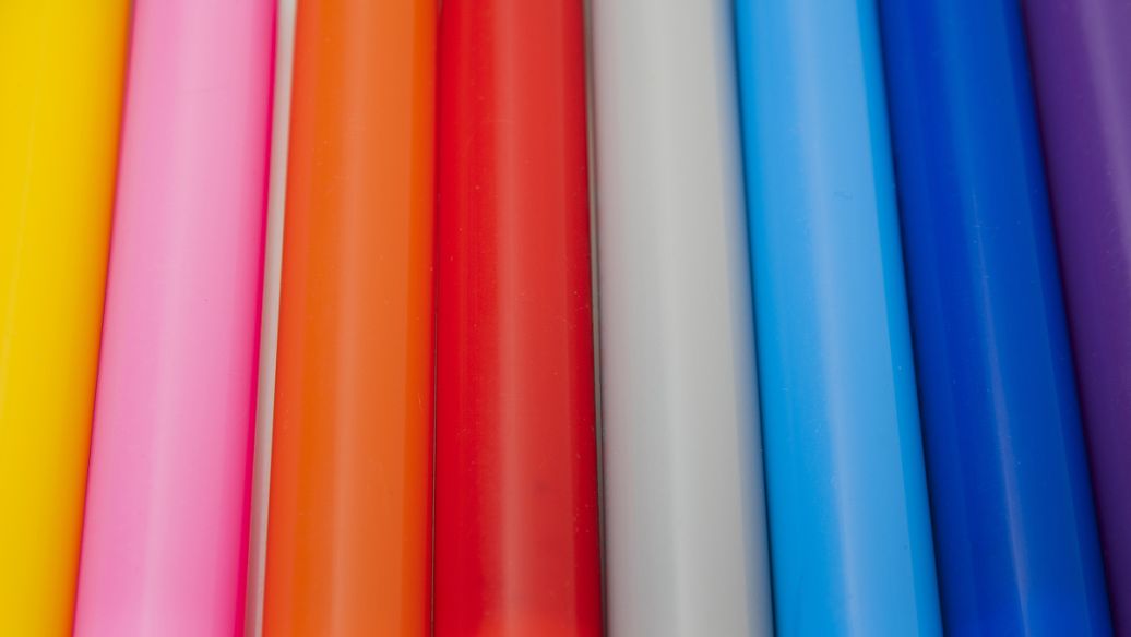 标準規範：彩色塗層闆的色差測量法